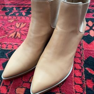 NWT Universal Thread Rosemary Chelsea Boots Camel